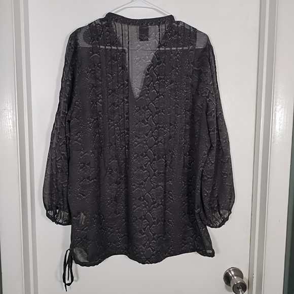 Calvin Klein Womens XL Blouse Top Black Animal Print Semi Sheer 3/4 Sleeves - Picture 9 of 11